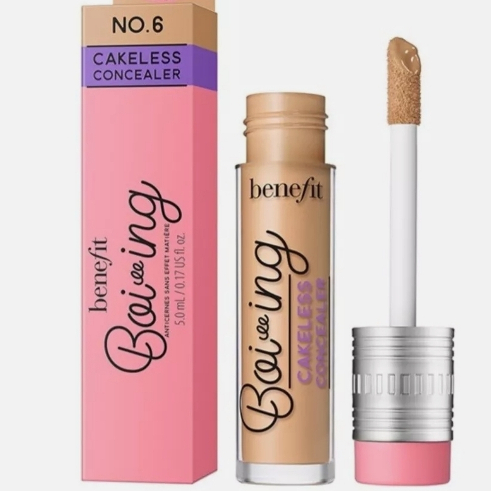 Benefit Cakeless Concealer Boiing in Keep on 8